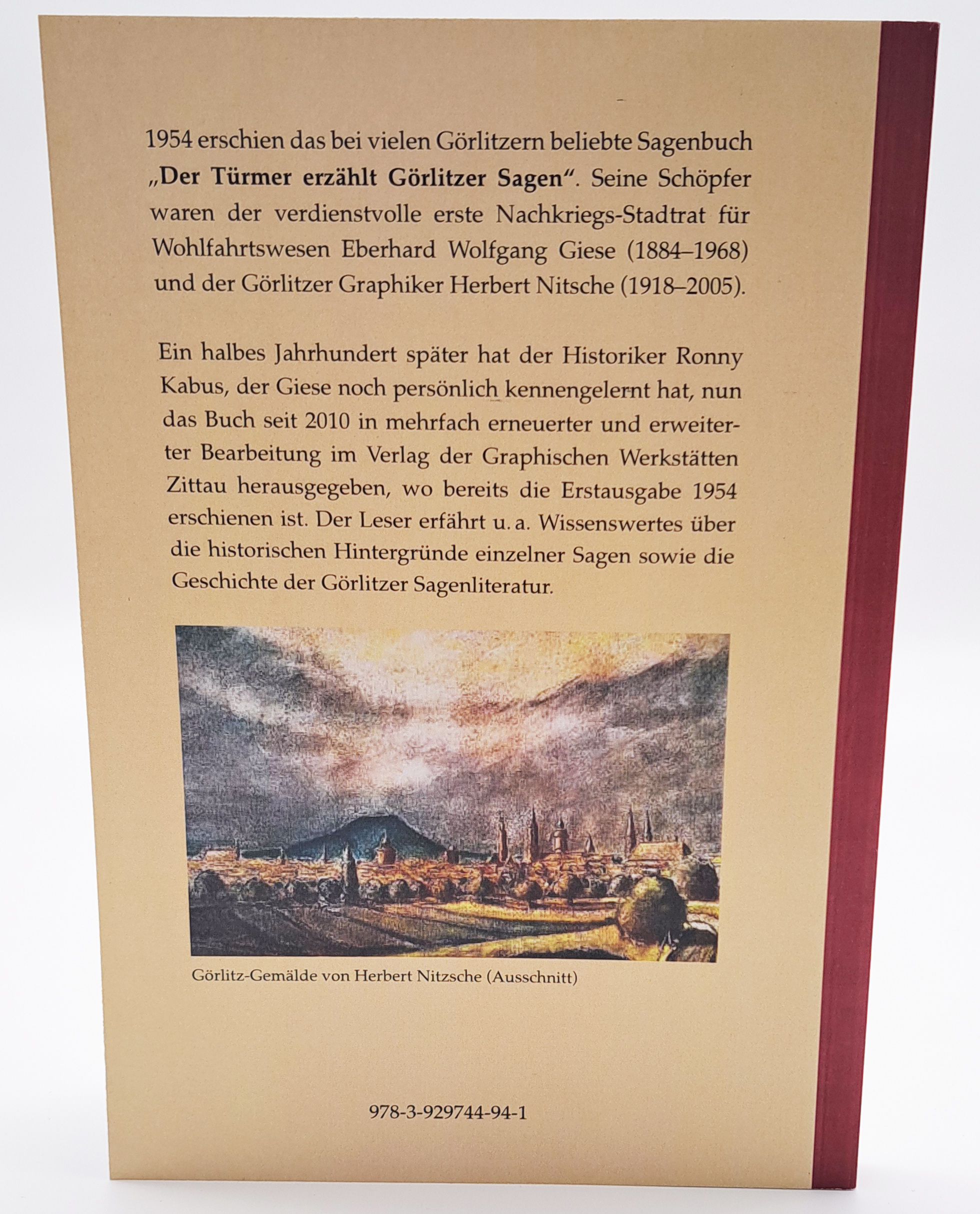 Auf der Rückseite von dem Buch "Der Türmer erzählt ist in schwarzer Schrift auf gelben Untergrund der Inhalt beschrieben. Darunter ist ein Ausschnitt vom Görlitz-Gemälde von Herbert Nitzsche zu sehen. Dieses zeigt die Stadt Görlitz vom Ostufer. Im Hinterg