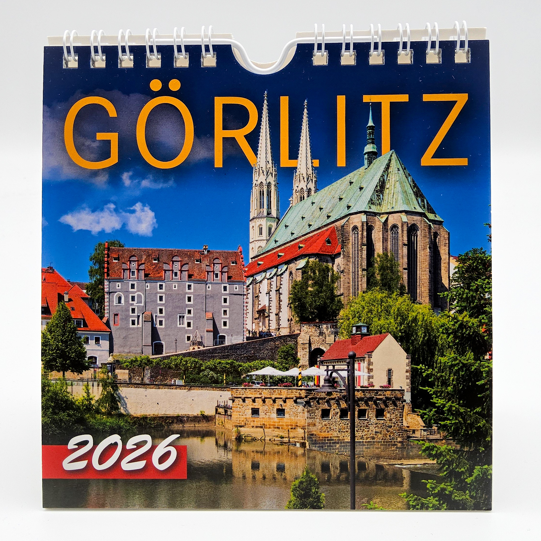 Titelseite vom Tischkalender Görlitz 2026. Zu sehen ist die Peterskirche am Tag.